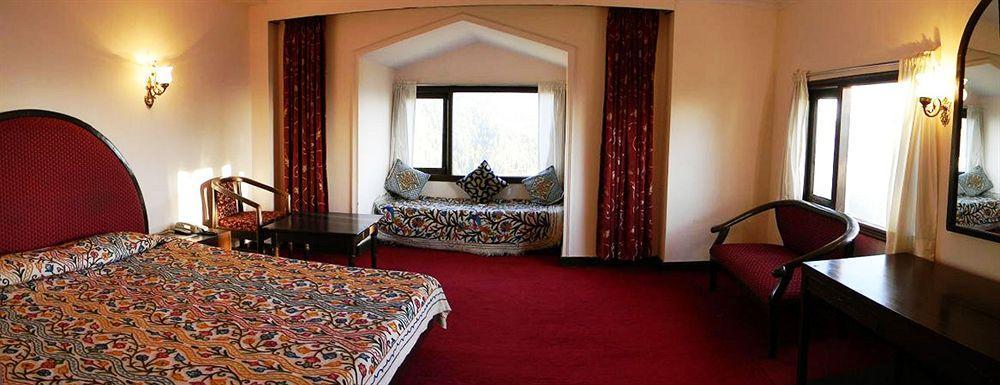Royal Jardin Whistling Pines Resort Шимла Экстерьер фото