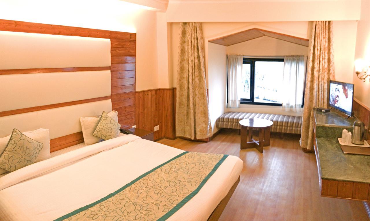 Royal Jardin Whistling Pines Resort Шимла Экстерьер фото